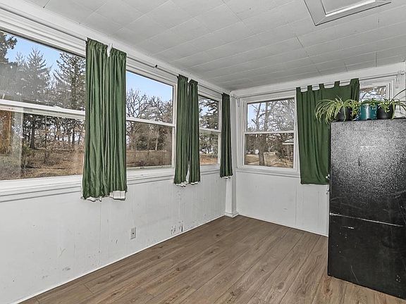 3rd image of W155 Hilltop DRIVE