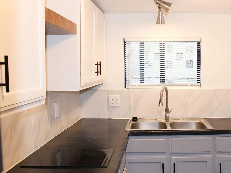 1634 Phillips Ave #STUDIO — Photo 15