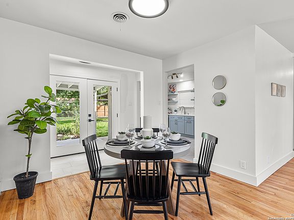 5th image of 315 SPRINGWOOD LN