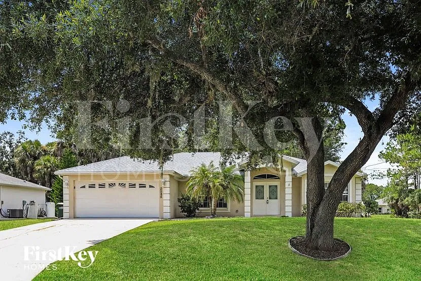 3 bed, 2.0 bath, 1438 sqft, $2,130 — Photo 1