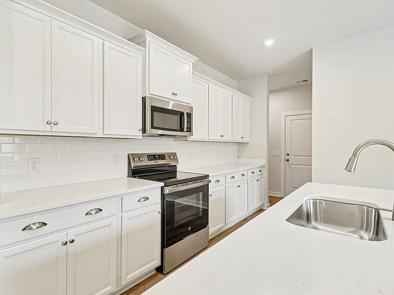 146 Lockwood Dr — Photo 11