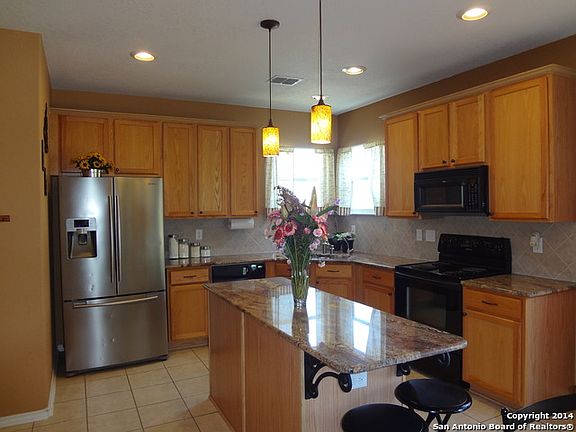 3rd image of 4958 Augusta Sq