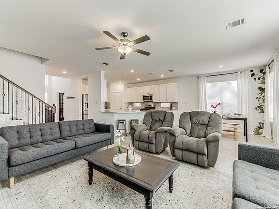 4th image of 32159 Escarole Bend