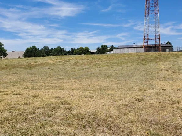 1800 Cottonwood Ln, Liberal, KS 67901