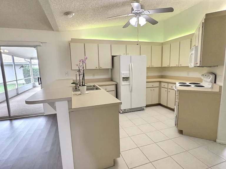 Spacious and comfortable kitchen