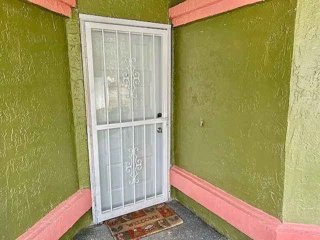 208 Coral Reef Cir — Photo 4