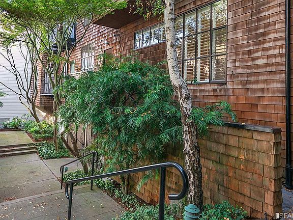 4th image of 3172 Sacramento St