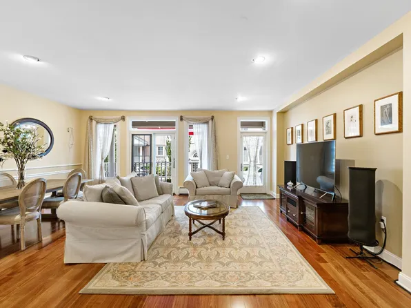 207 Shearwater Ct W APT 15, Jersey City, NJ 07305