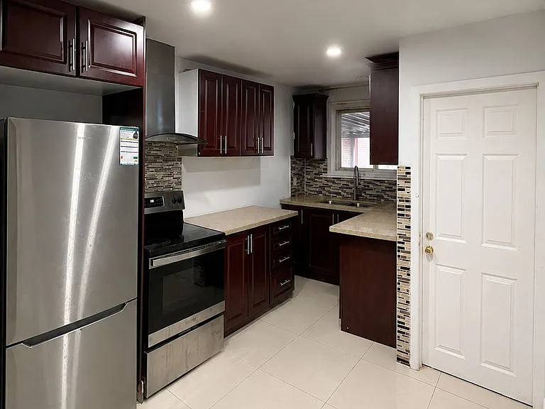 40 Dorward Dr — Photo 2