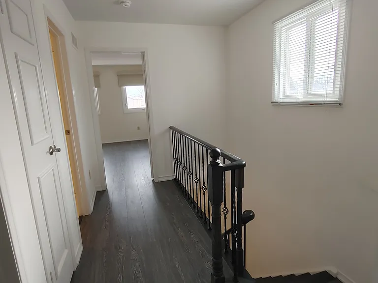 50 Michener Cres — Photo 14