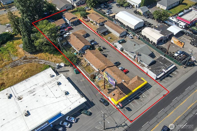 3rd image of 9618 Pacific Avenue