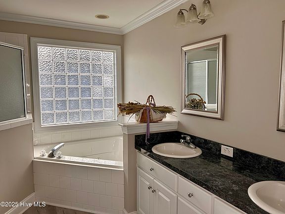 4th image of 2724 N Chatham Court