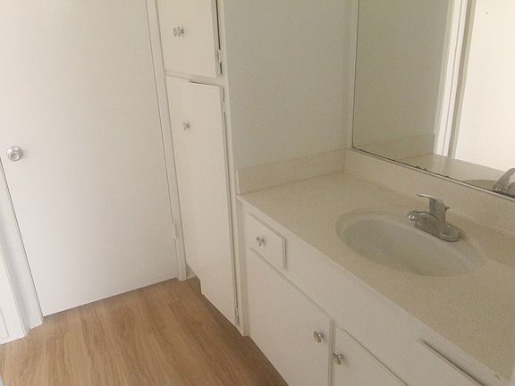 5th image of 518 Raymond Ave