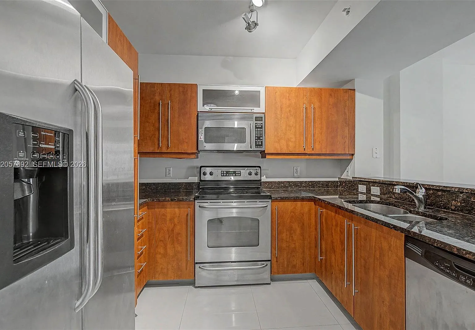Toscano Condo — Photo 3
