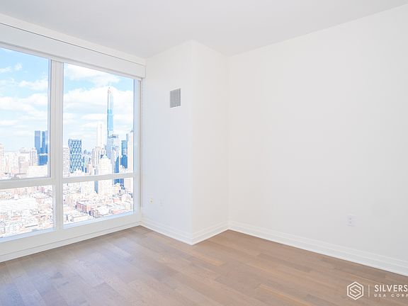 4th image of 460 W 42nd St APT 51L