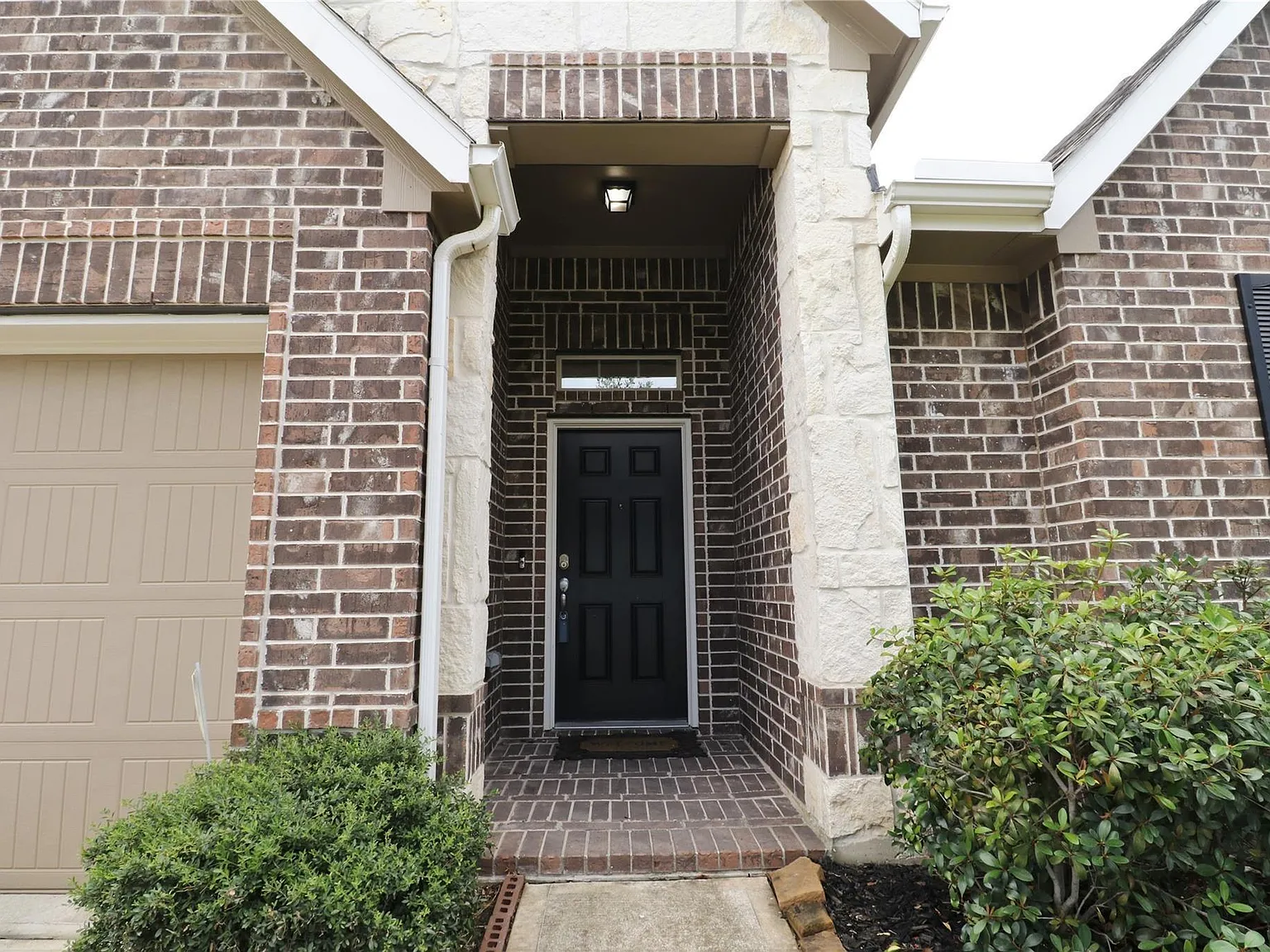 4 bed, 2.0 bath, 2171 sqft, $2,900 — Photo 4