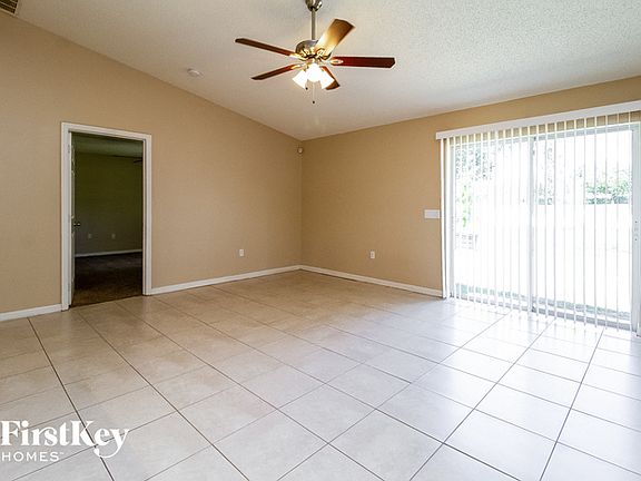 3rd image of 703 Pelican Ct