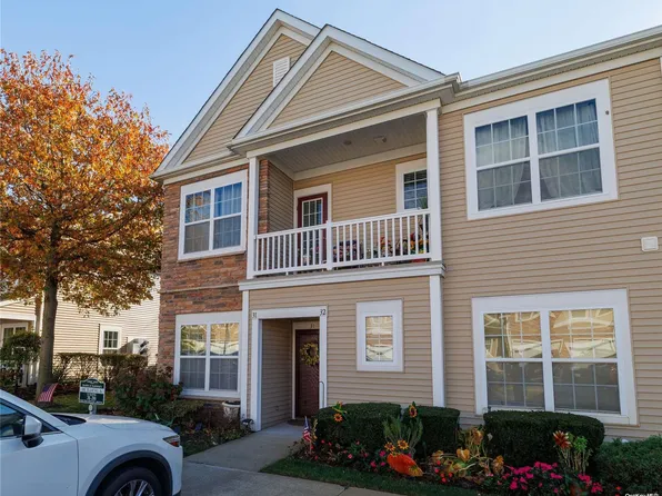 31 Southampton Drive #31, Massapequa, NY 11758