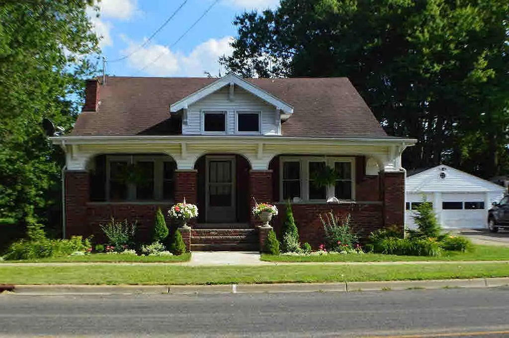 875 W Main St photo 1