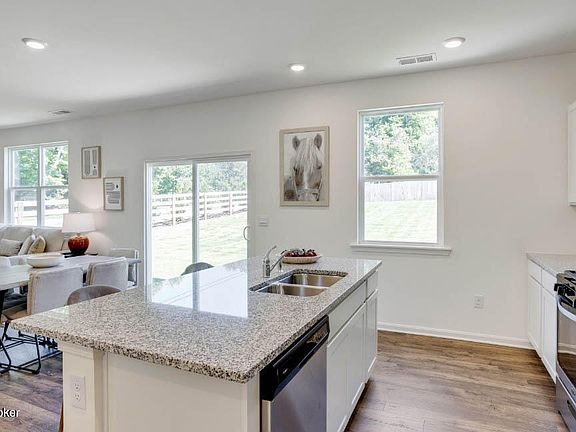5th image of 11037 Pheasant Hill Cir