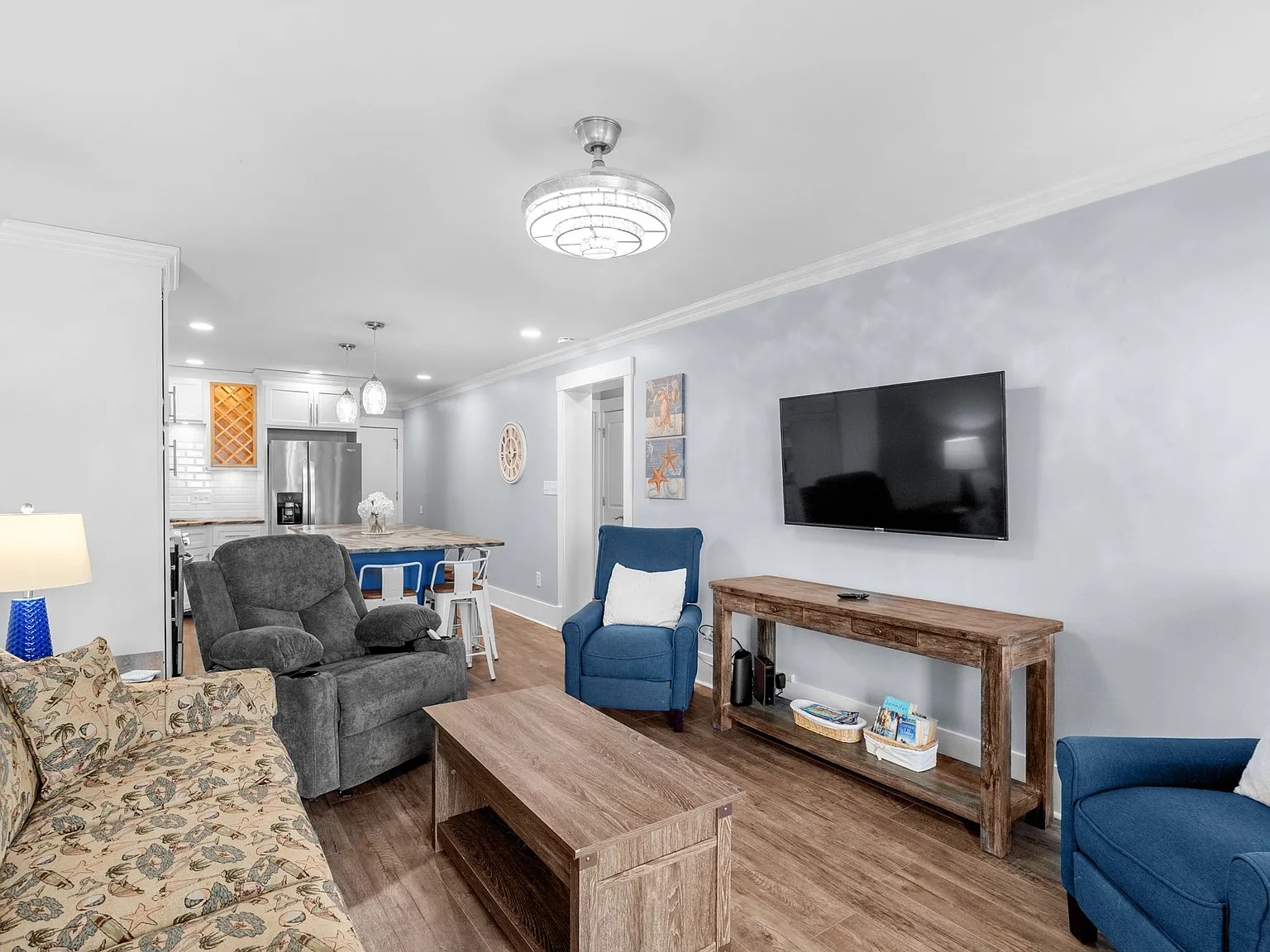 2 bed, 888 sqft, $2,400 — Photo 4