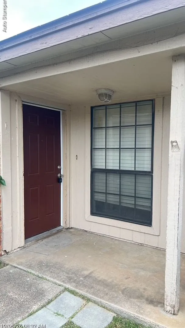 Building Photo - 6804 S Creek Dr