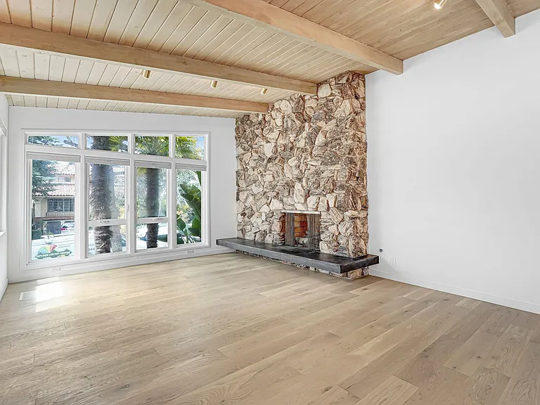 827 15th St - steps to Montana Ave in Santa Monica! — Photo 12