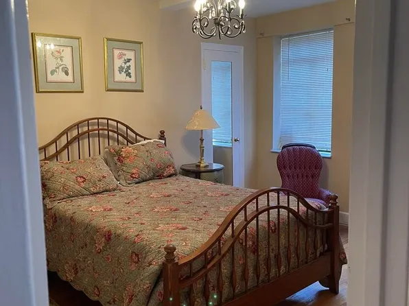 321 East 43rd Street image 9 of 12