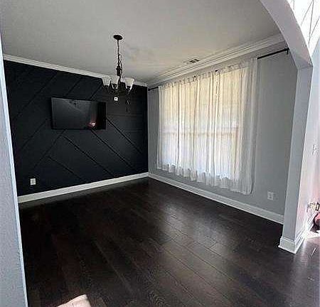 5th image of 208 Shields St