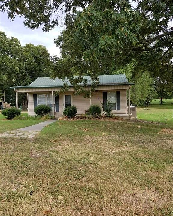 1st image of 926 Heather Ln