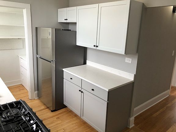 5th image of 2414 W Fargo Ave #3