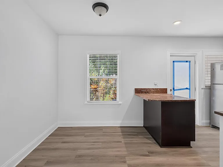 423 SW 11th Ct — Photo 6