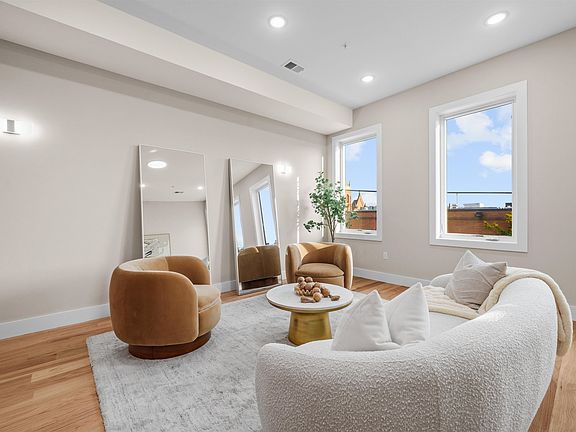 5th image of 94 South St #3