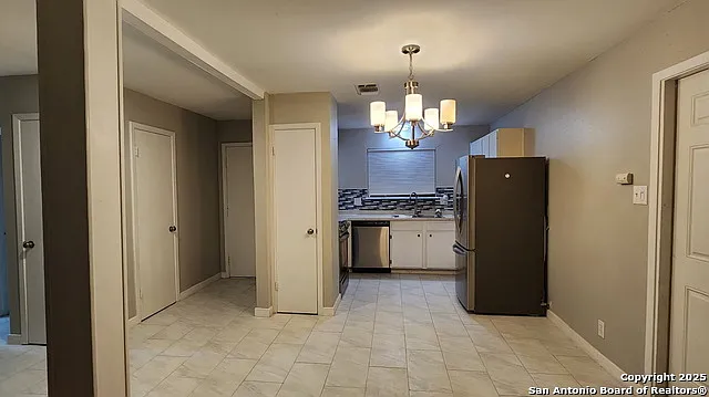 3401 Cliffside Dr — Photo 4