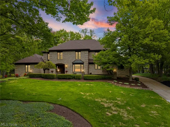 19312 Ivywood Trl, Strongsville, OH 44149