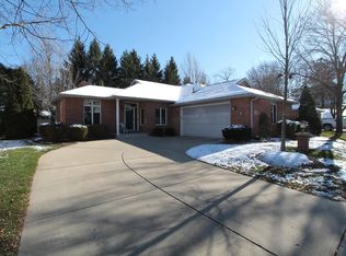 204 Thorngate Ct, Burlington, WI