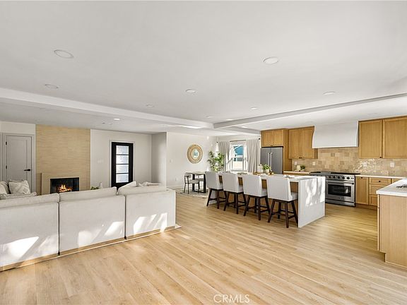 2nd image of 3635 Conquista Ave