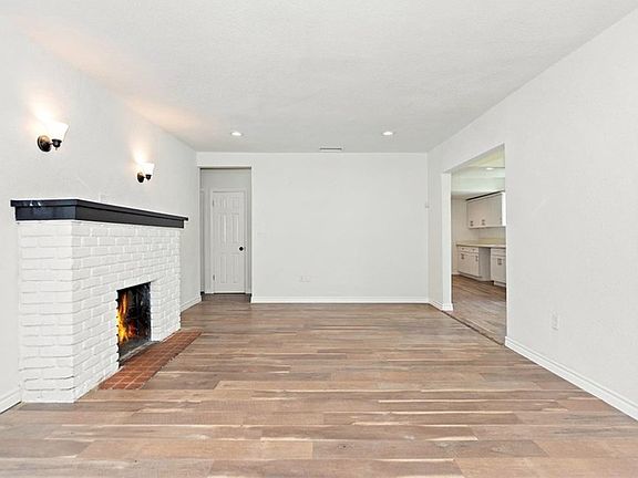 2nd image of 3007 Leroy St