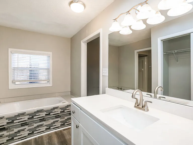 705 Firethorn Cir — Photo 11