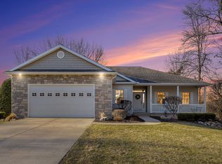 1141 N Pointe Dr, Jackson, MI 49202