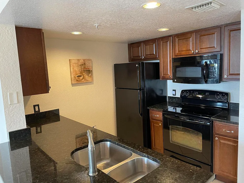 1801 N Flagler Dr #818