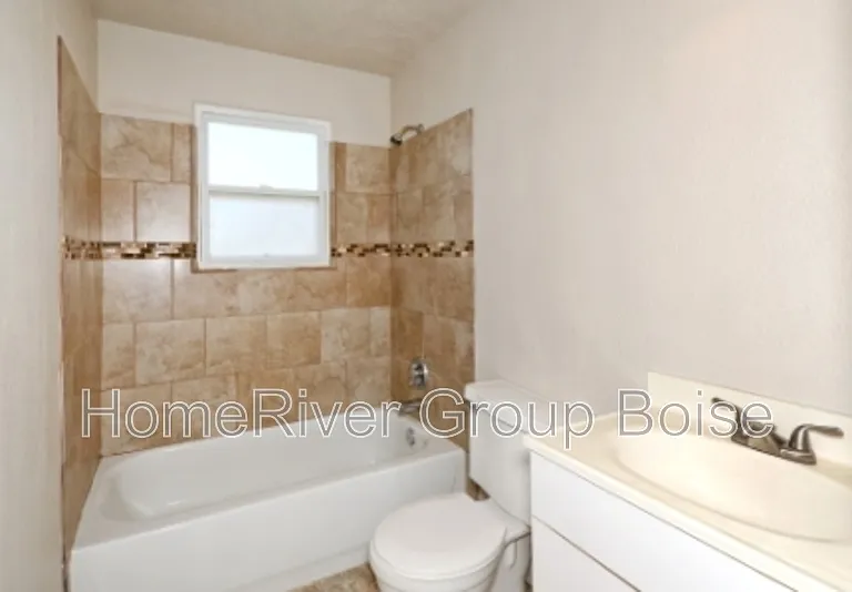 919 N Riviera Dr — Photo 6