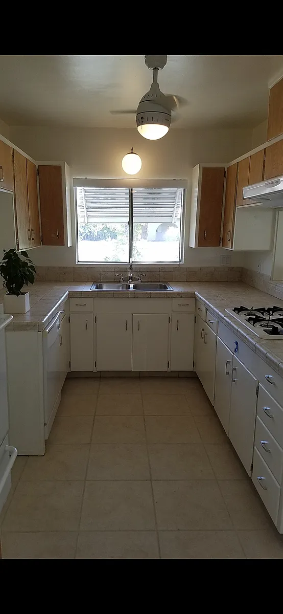 Galley kitchen - 2282 E Racquet Club Rd #1