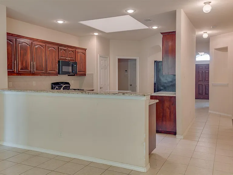 6677 Friendsway Dr — Photo 6