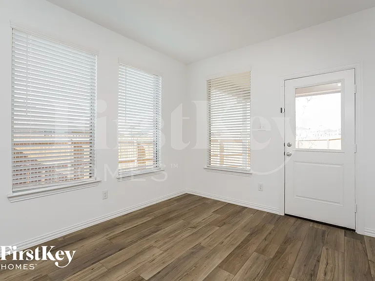 2528 Northcote Dr — Photo 6