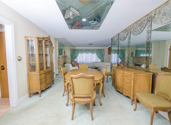 3rd image of 1035 E Washington Blvd