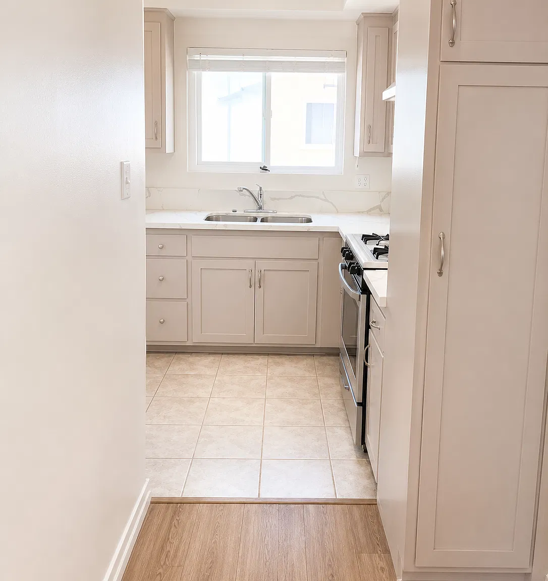 Recently Renovated Glendale Apartment with Updated Kitchen, Parking & Water/Sewer Included — Photo 2