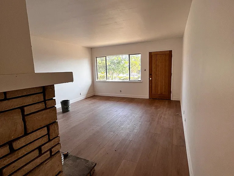 800 N Glenoaks Blvd — Photo 8