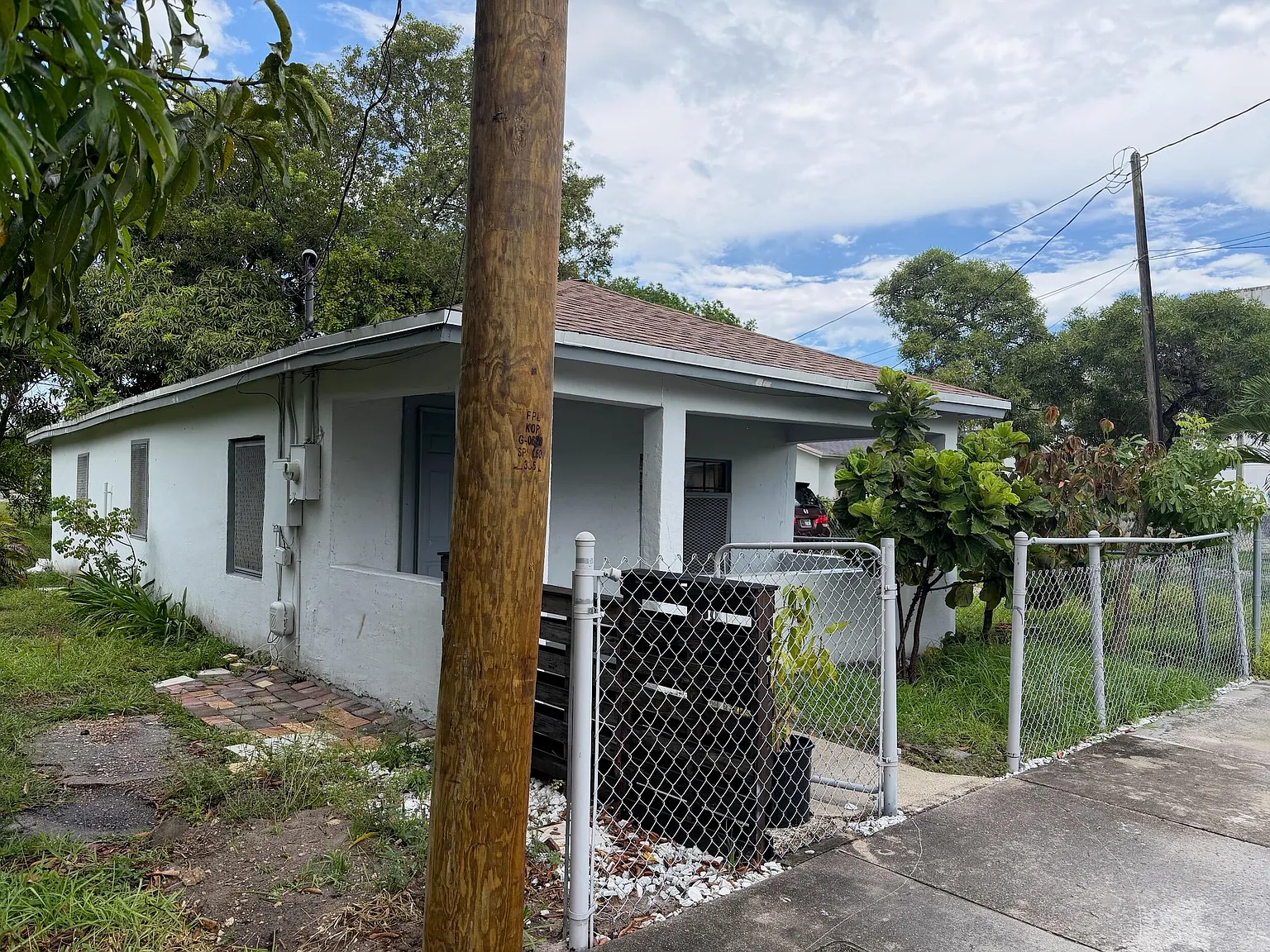 2 bed, 1.0 bath, 756 sqft, $1,999 — Photo 2