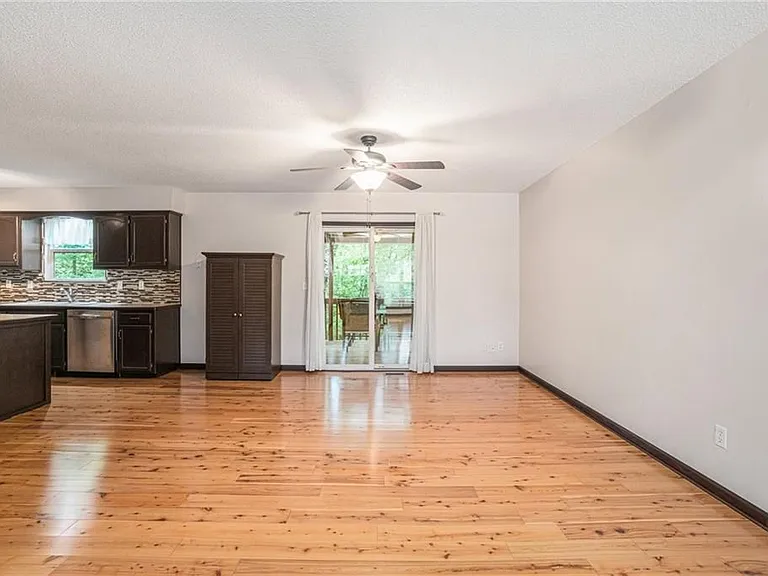 1853 Chickadee Dr — Photo 6